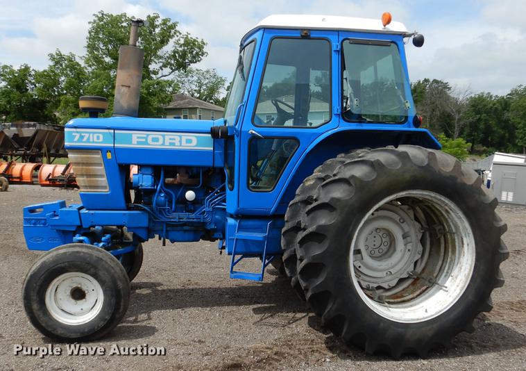 image for item DY9832 Ford 7710 tractor