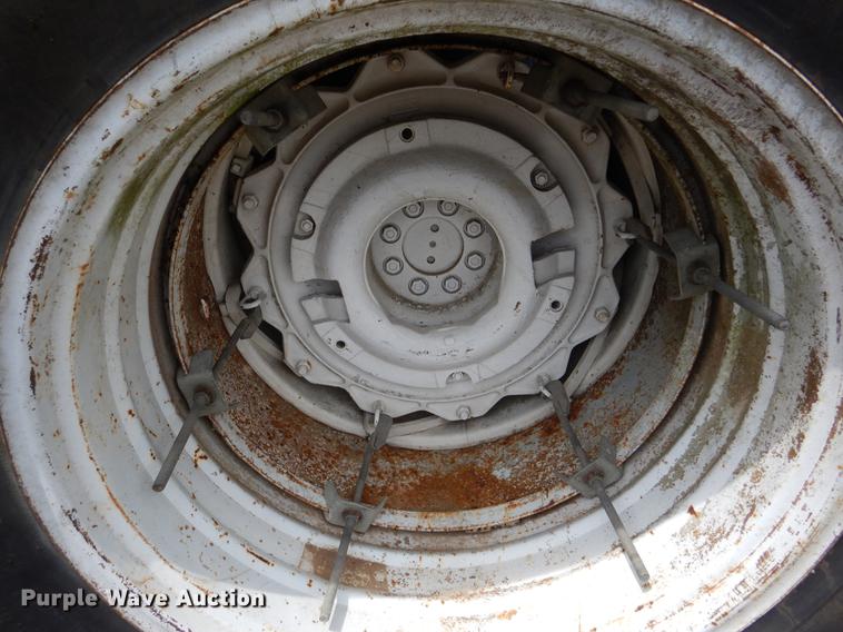 image for item DY9832 Ford 7710 tractor