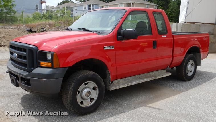 image for item DY9834 2006 Ford F250 Super Duty SuperCab pickup truck
