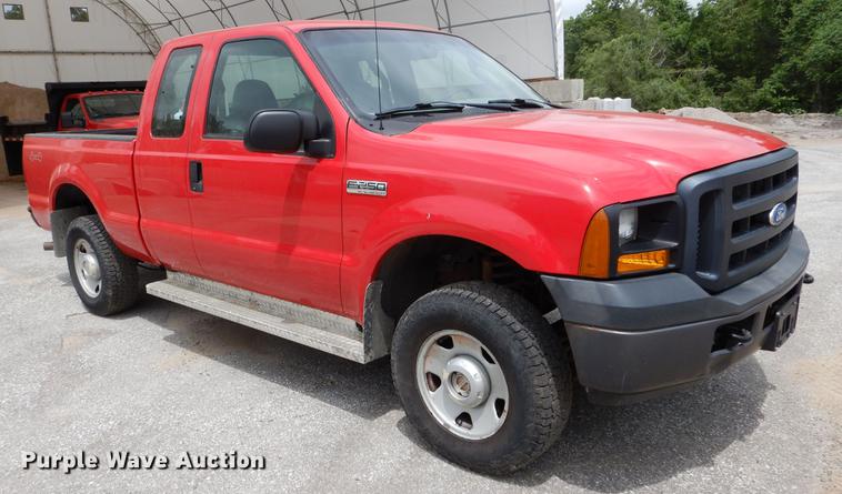 image for item DY9834 2006 Ford F250 Super Duty SuperCab pickup truck