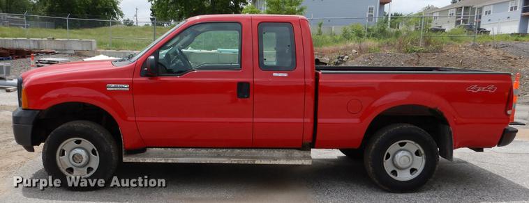 image for item DY9834 2006 Ford F250 Super Duty SuperCab pickup truck