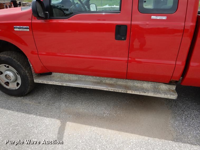 image for item DY9834 2006 Ford F250 Super Duty SuperCab pickup truck