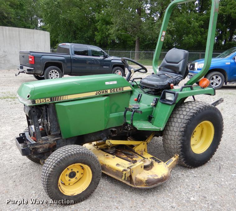 image for item DY9835 2003 John Deere 855 tractor