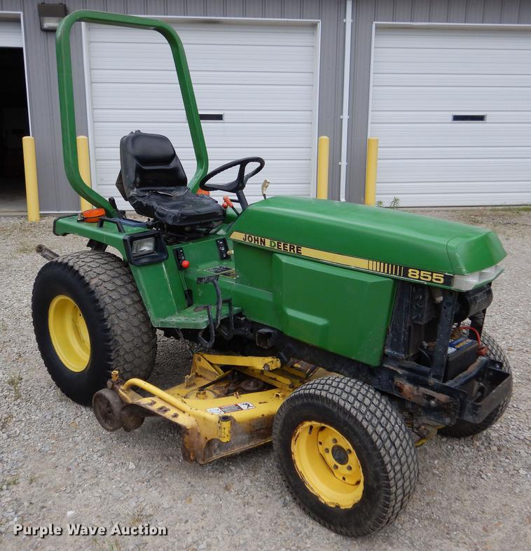 image for item DY9835 2003 John Deere 855 tractor