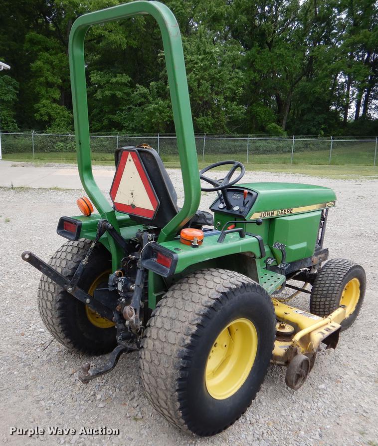 image for item DY9835 2003 John Deere 855 tractor