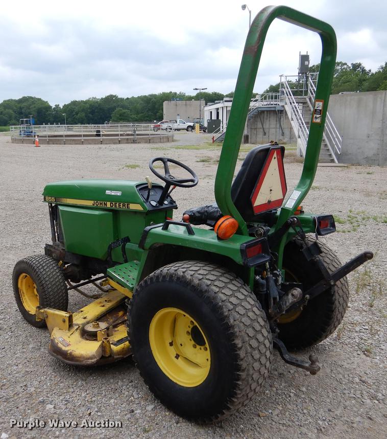 image for item DY9835 2003 John Deere 855 tractor