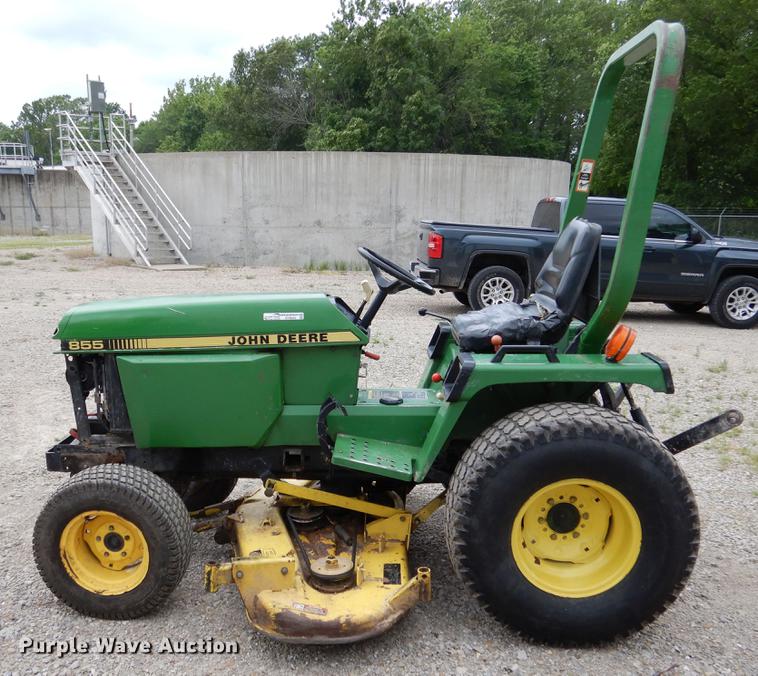 image for item DY9835 2003 John Deere 855 tractor