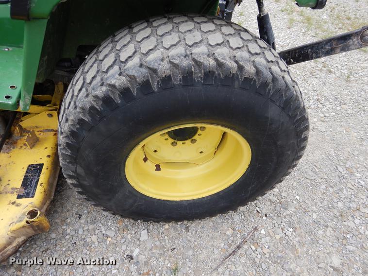 image for item DY9835 2003 John Deere 855 tractor