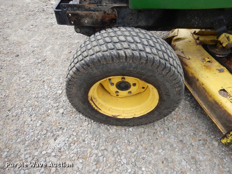 image for item DY9835 2003 John Deere 855 tractor