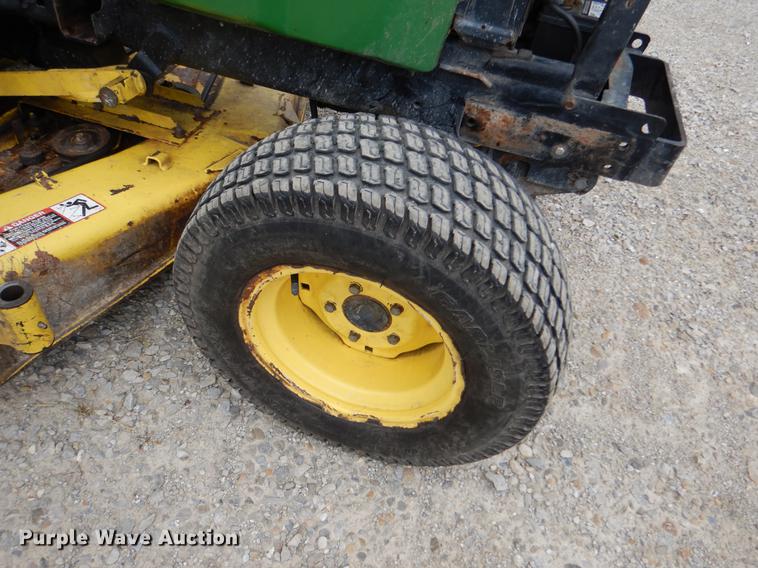 image for item DY9835 2003 John Deere 855 tractor