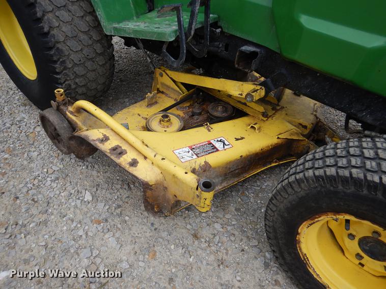 image for item DY9835 2003 John Deere 855 tractor