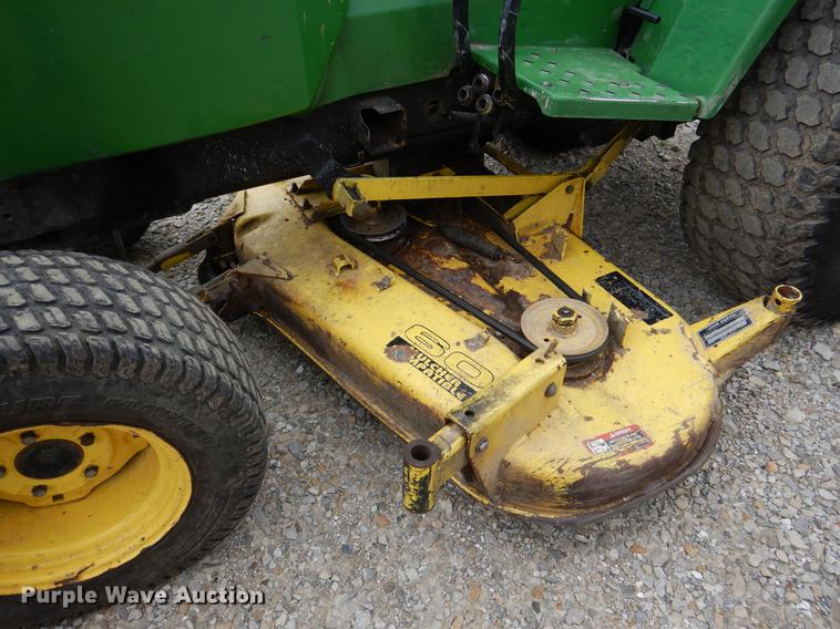 image for item DY9835 2003 John Deere 855 tractor