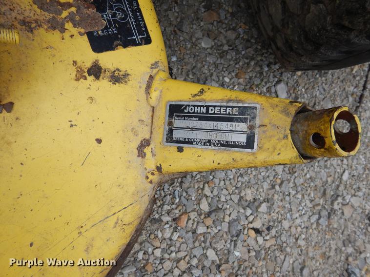 image for item DY9835 2003 John Deere 855 tractor