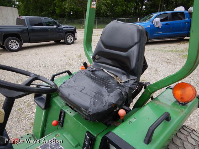 image for item DY9835 2003 John Deere 855 tractor