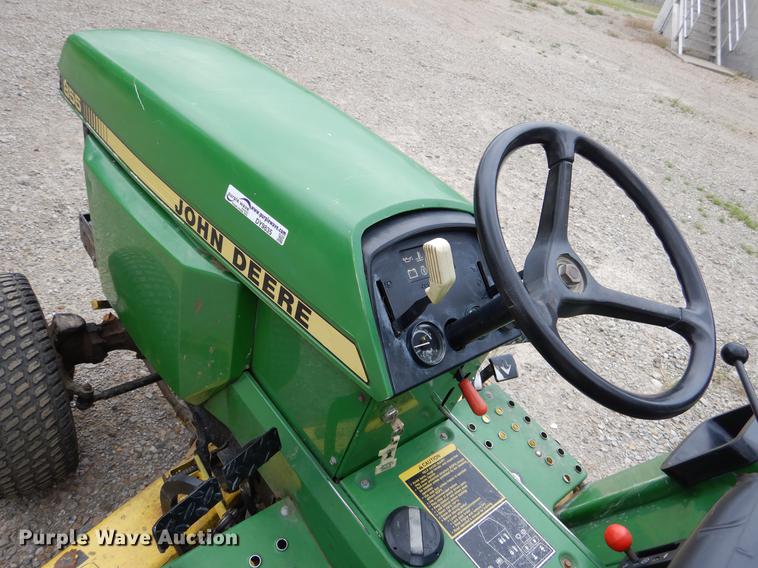 image for item DY9835 2003 John Deere 855 tractor