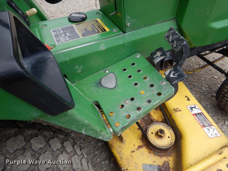 image for item DY9835 2003 John Deere 855 tractor