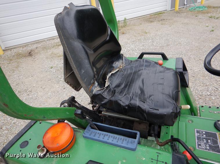 image for item DY9835 2003 John Deere 855 tractor
