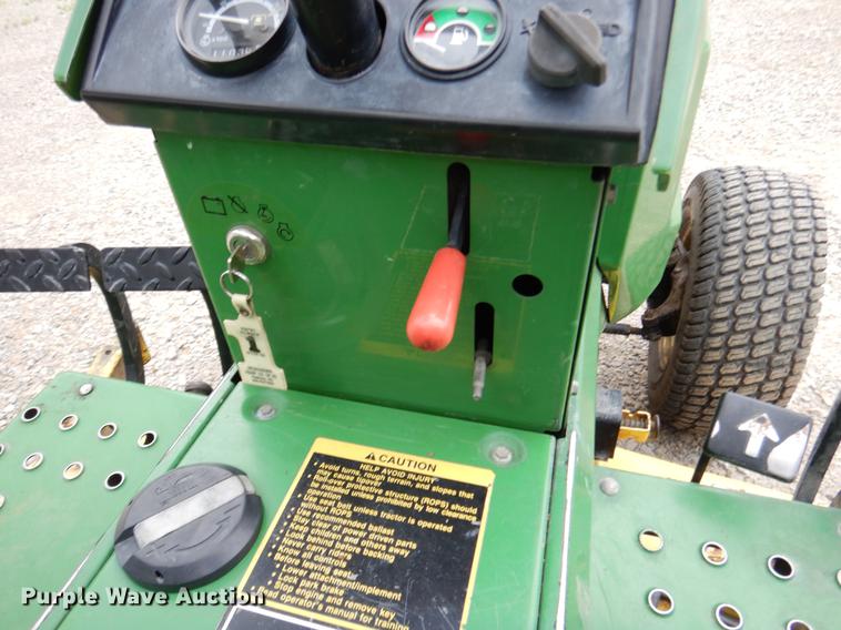 image for item DY9835 2003 John Deere 855 tractor