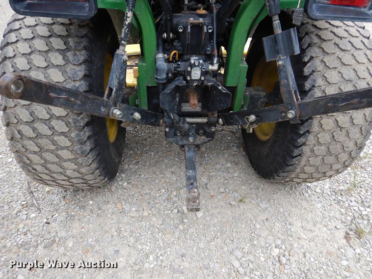 image for item DY9835 2003 John Deere 855 tractor