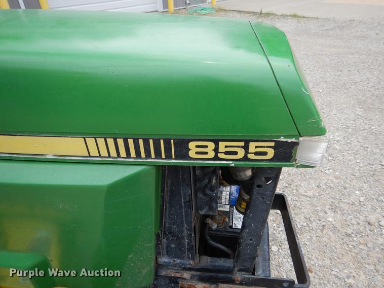 image for item DY9835 2003 John Deere 855 tractor