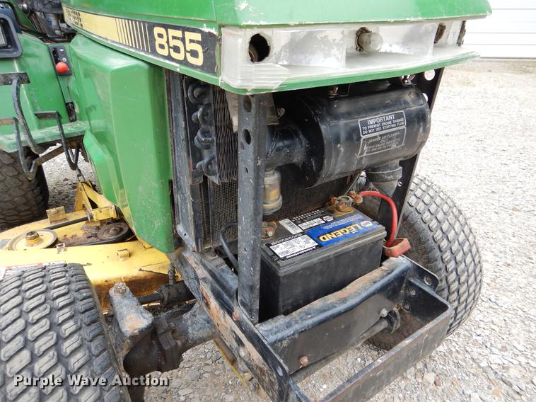 image for item DY9835 2003 John Deere 855 tractor