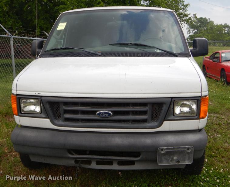 image for item ED9260 2004 Ford E350 Super Duty van