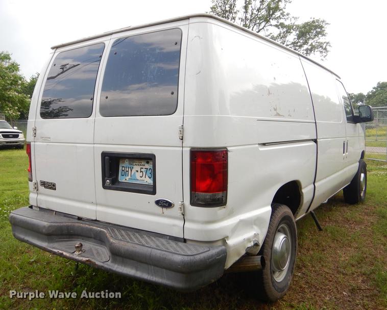 image for item ED9260 2004 Ford E350 Super Duty van