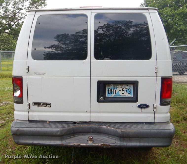 image for item ED9260 2004 Ford E350 Super Duty van