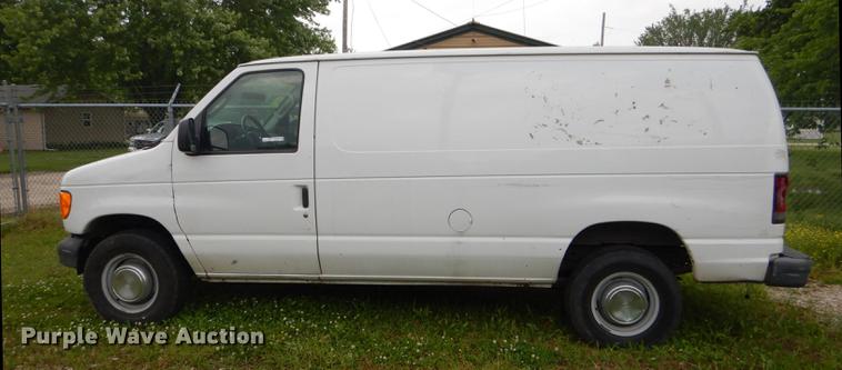 image for item ED9260 2004 Ford E350 Super Duty van