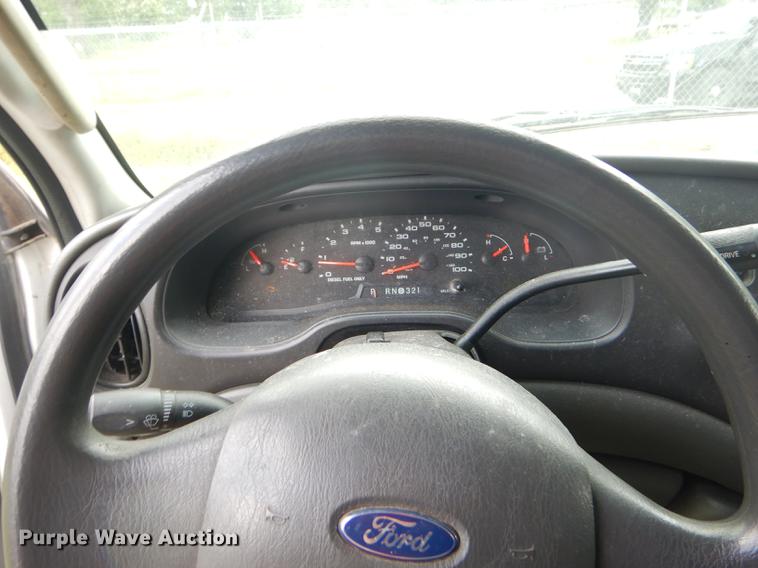 image for item ED9260 2004 Ford E350 Super Duty van