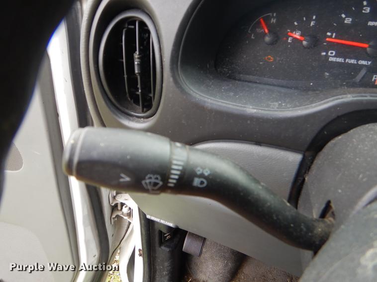 image for item ED9260 2004 Ford E350 Super Duty van