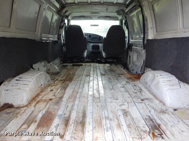image for item ED9260 2004 Ford E350 Super Duty van