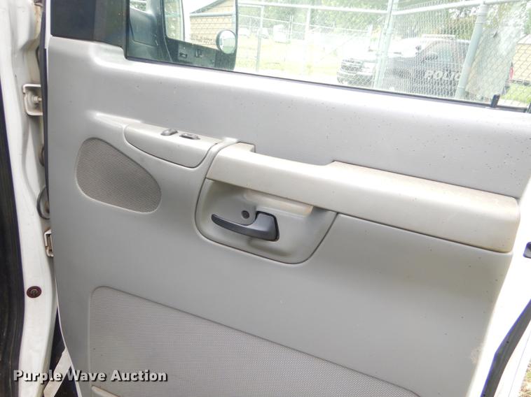 image for item ED9260 2004 Ford E350 Super Duty van
