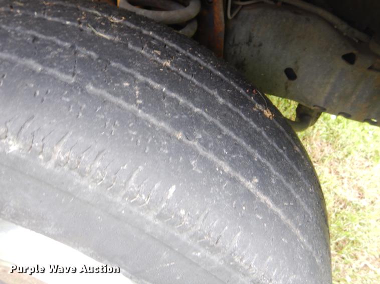 image for item ED9260 2004 Ford E350 Super Duty van