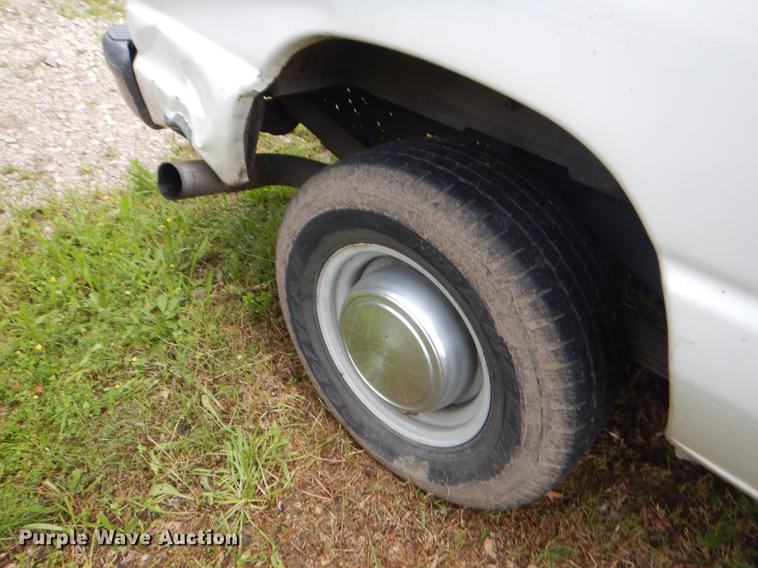image for item ED9260 2004 Ford E350 Super Duty van