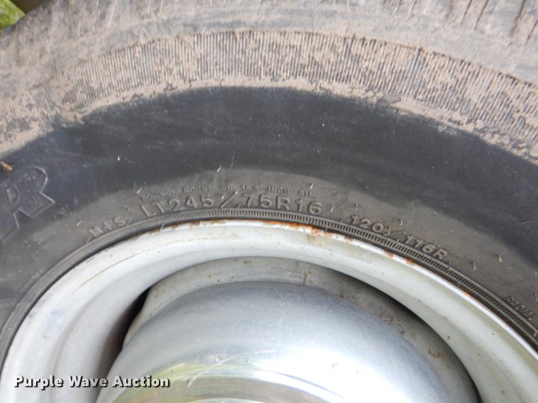 image for item ED9260 2004 Ford E350 Super Duty van