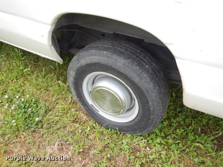 image for item ED9260 2004 Ford E350 Super Duty van
