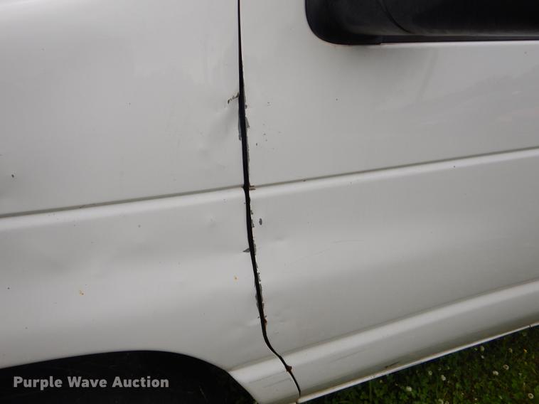 image for item ED9260 2004 Ford E350 Super Duty van