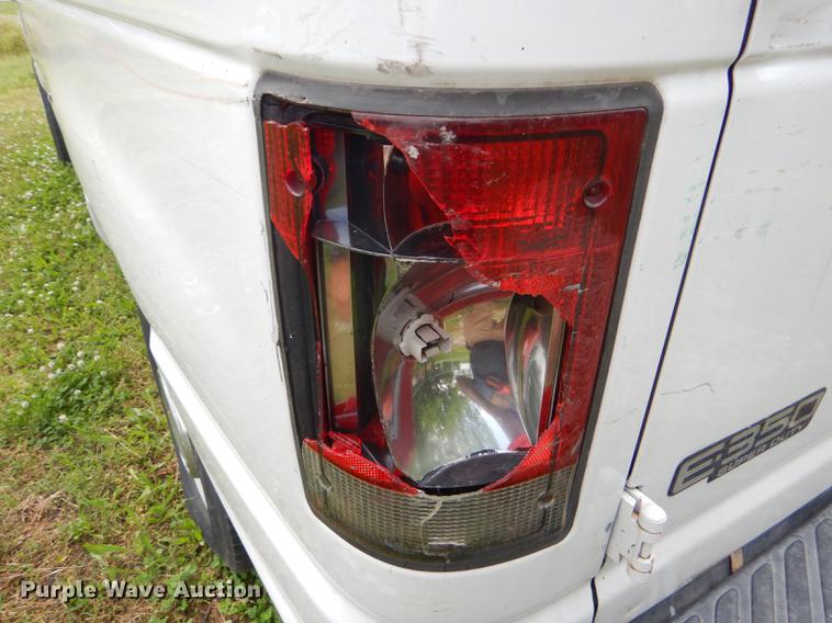 image for item ED9260 2004 Ford E350 Super Duty van