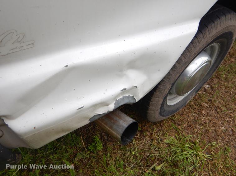 image for item ED9260 2004 Ford E350 Super Duty van