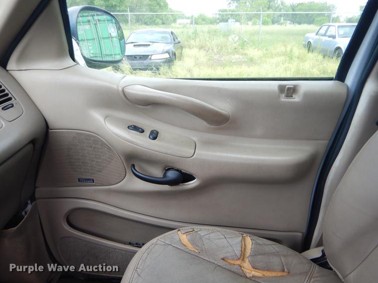 image for item ED9262 2001 Ford Expedition SUV