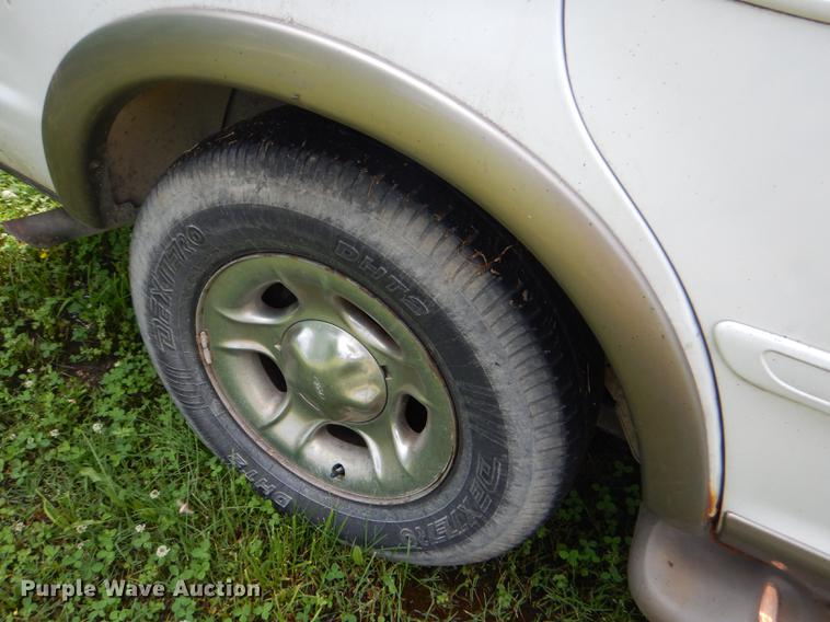 image for item ED9262 2001 Ford Expedition SUV