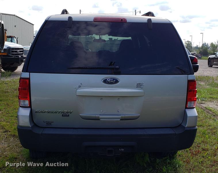 image for item EN9965 2005 Ford Expedition SUV
