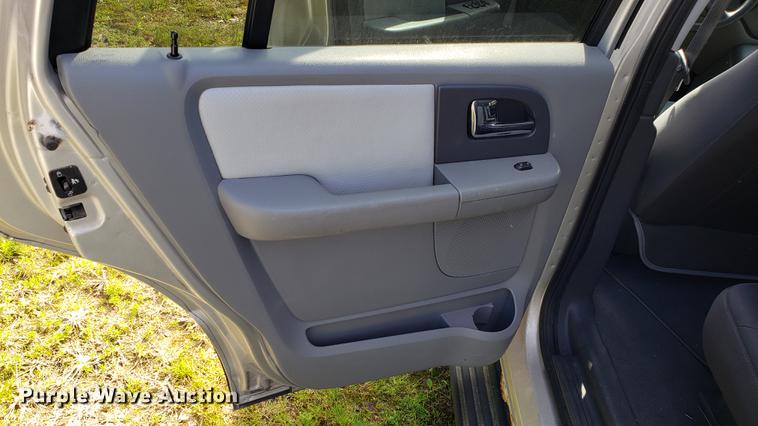 image for item EN9965 2005 Ford Expedition SUV
