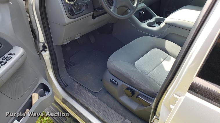 image for item EN9965 2005 Ford Expedition SUV