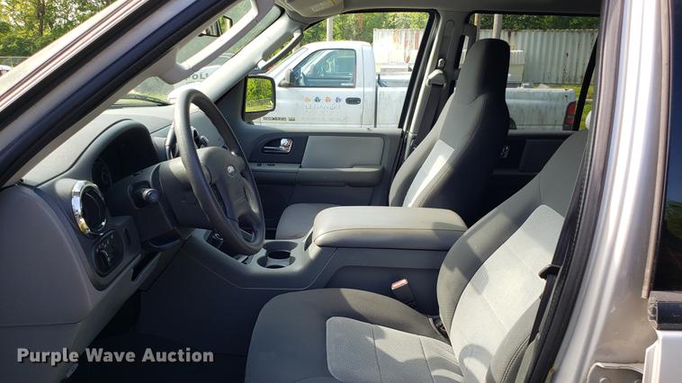 image for item EN9965 2005 Ford Expedition SUV