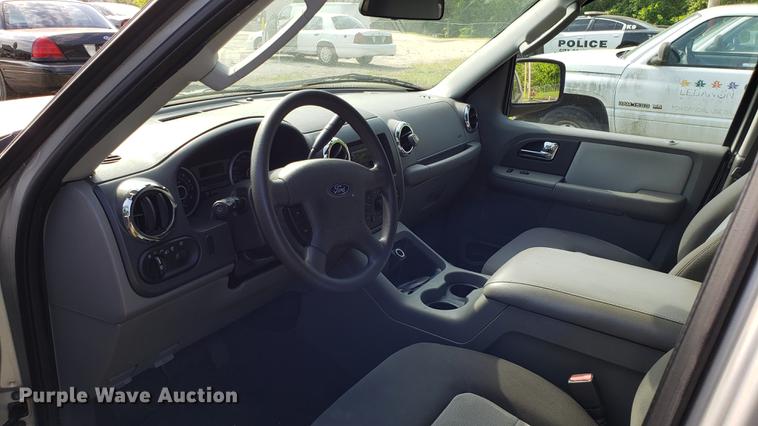 image for item EN9965 2005 Ford Expedition SUV