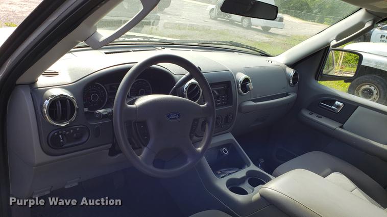 image for item EN9965 2005 Ford Expedition SUV