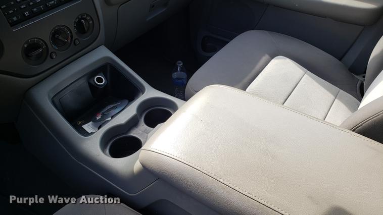 image for item EN9965 2005 Ford Expedition SUV