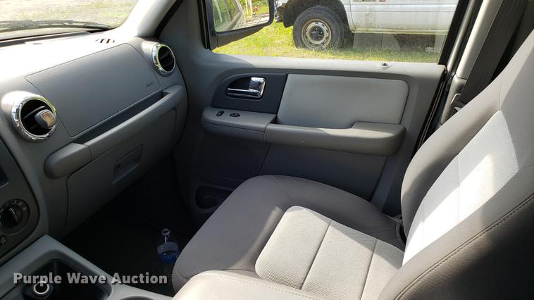 image for item EN9965 2005 Ford Expedition SUV
